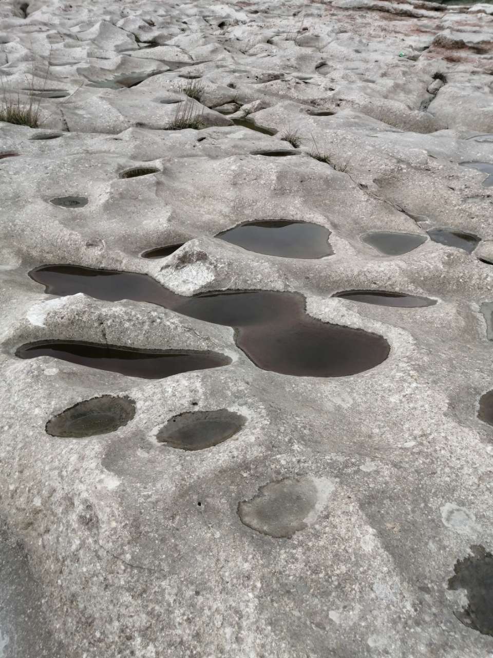 青莲盘江河坝再现怪石滩大自然给李白故里人民的赠品